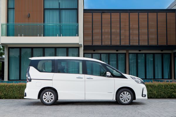 NISSAN SERENA S-Hybrid 2025 ด้านข้าง