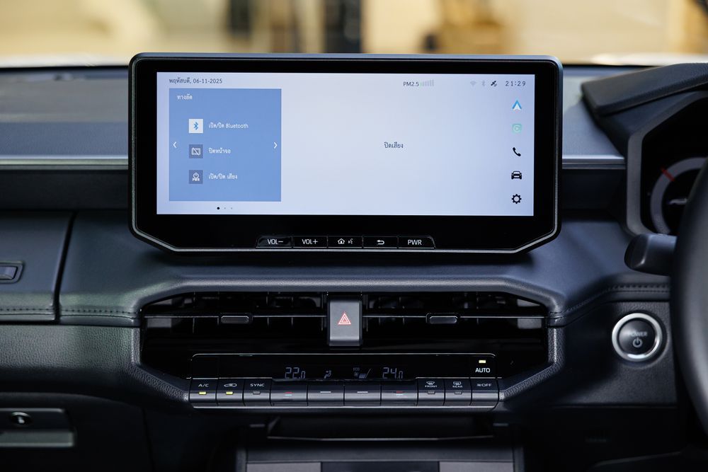 TOYOTA HILUX TRAVO-e