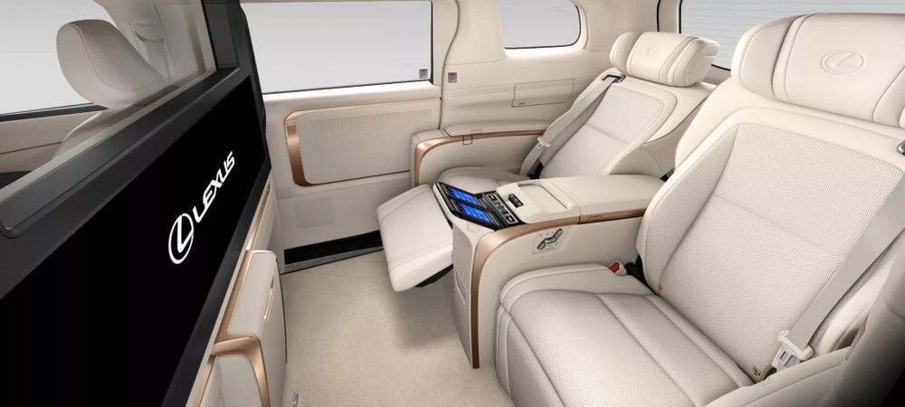Lexus LM500h Minorchange เพิ่มถาดวางของขนาดเล็ก
