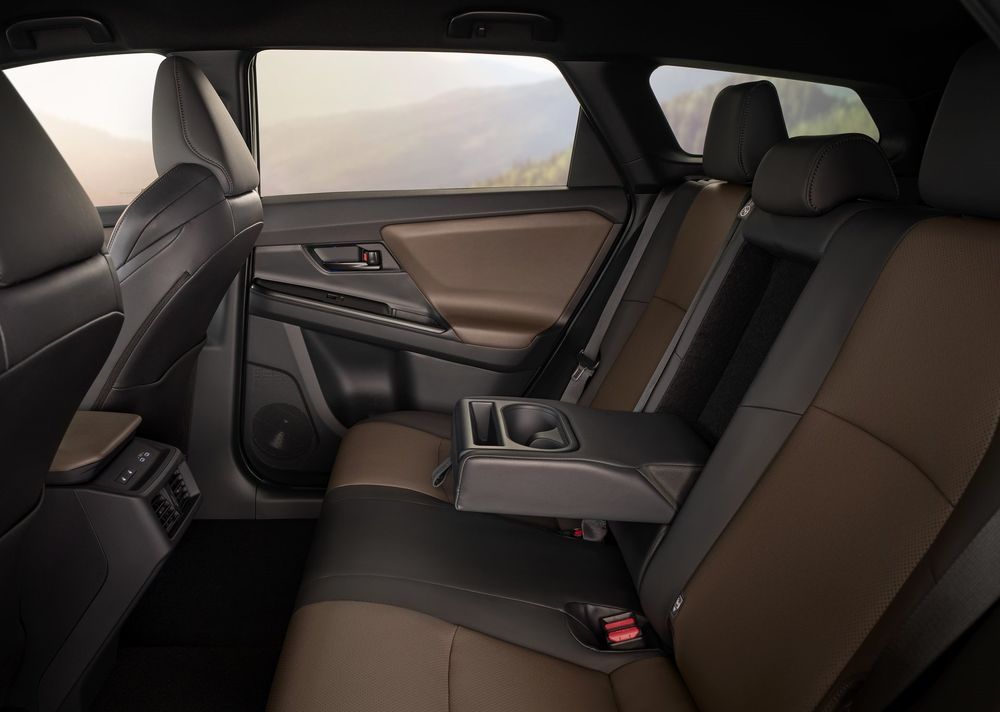 Toyota bZ4X Touring เบาะโดยสารตอนหลัง