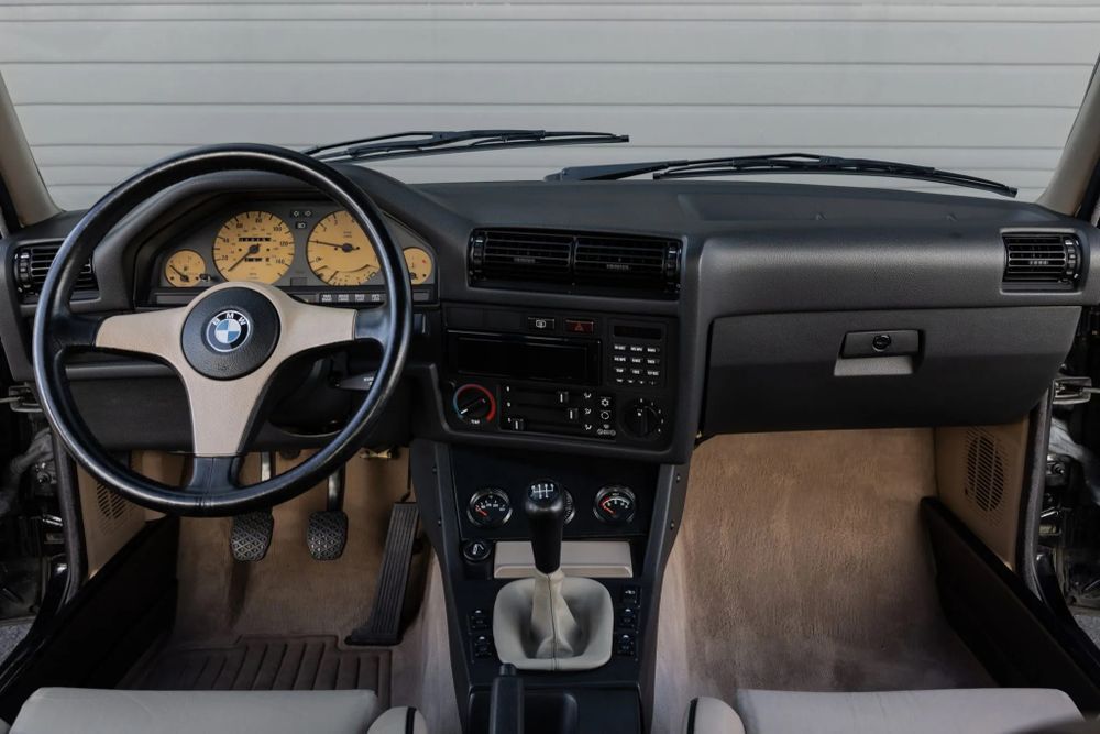 BMW 325i Convertible 80s (11)