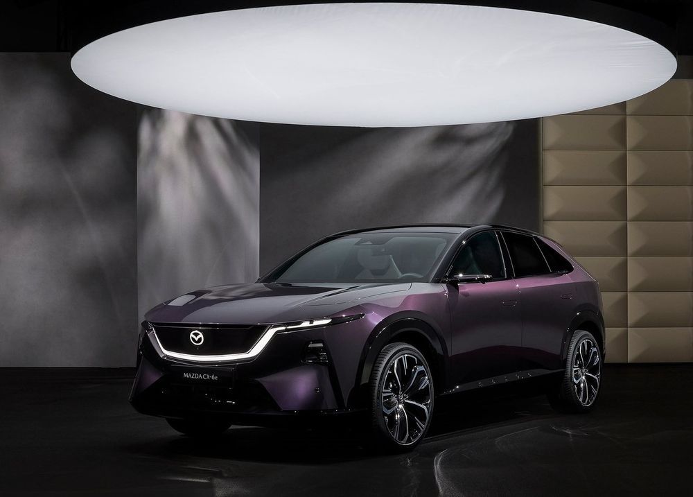 Mazda CX-6e ด้านข้าง
