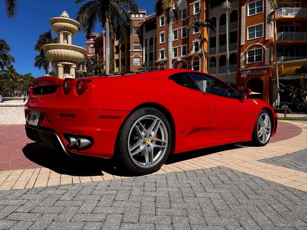 Donald Trump Ferrari F430 ภายนอก 2