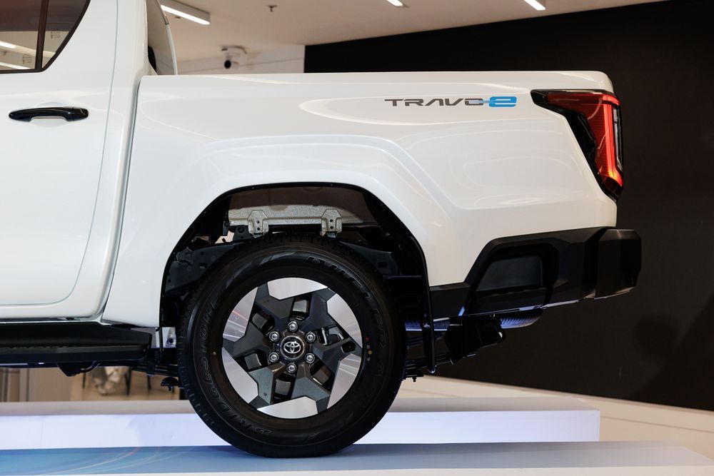 TOYOTA HILUX TRAVO-e