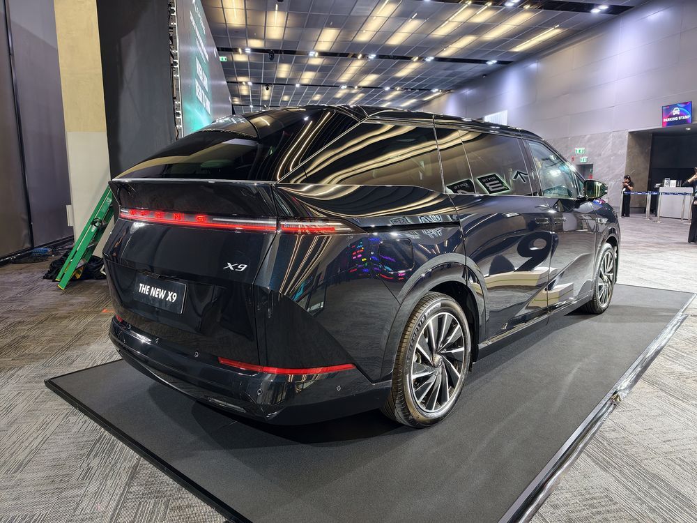 XPENG X9 2026