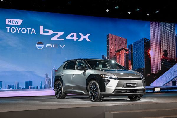 Toyota bZ4X 2025 รถยนต์ SUV ไฟฟ้า 100% รุ่นใหม่ล่าสุด นำเข้าจากญี่ปุ่น 2568