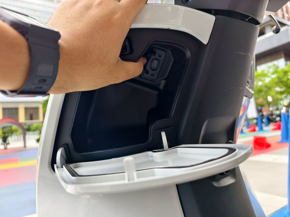 Honda CUV e: USB-C