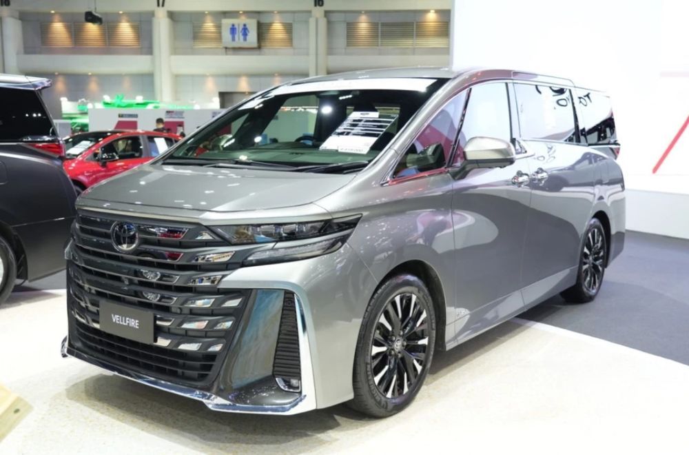 Alphard และ Vellfire HEV