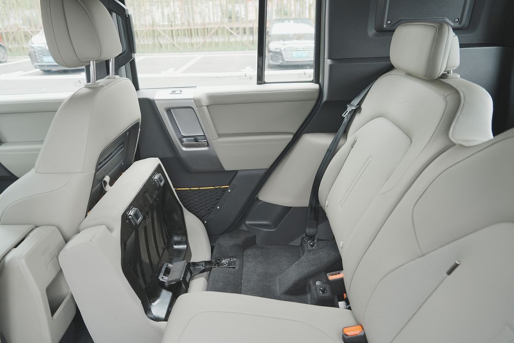 iCAR V23 Seat fold