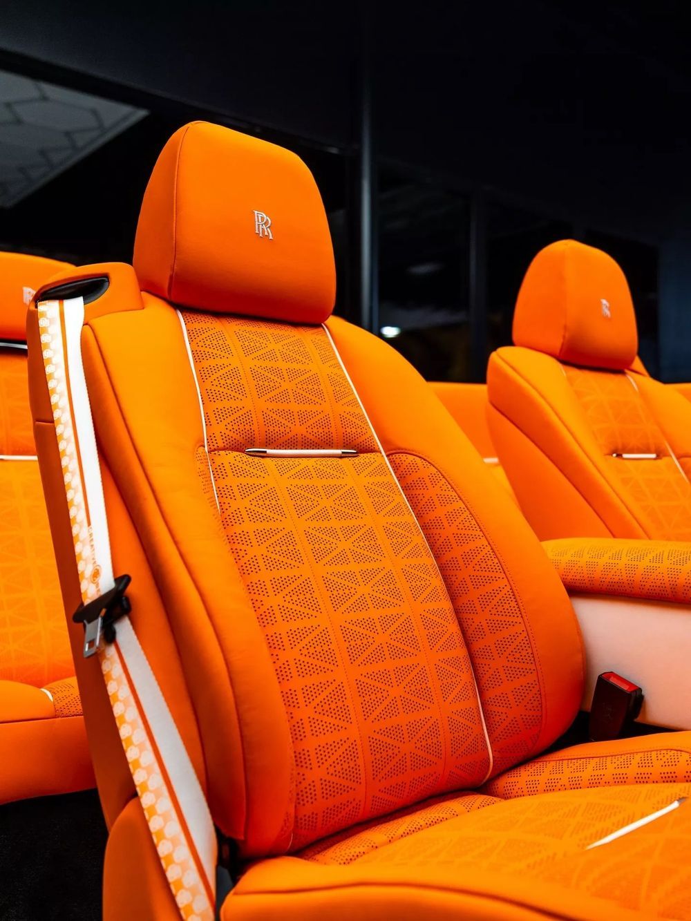 Rolls-Royce Dawn Venuum (เบาะโดยสาร)