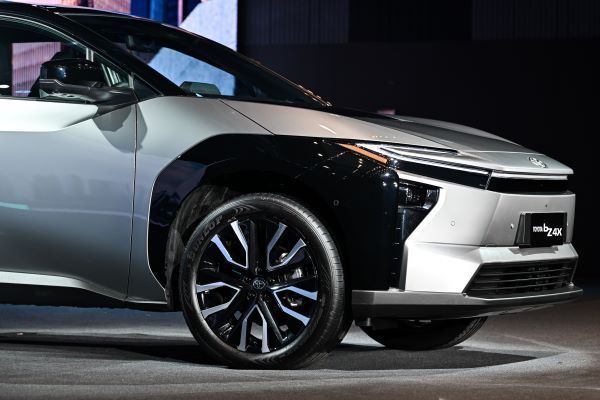 Toyota bZ4X 2025 ล้อหน้า