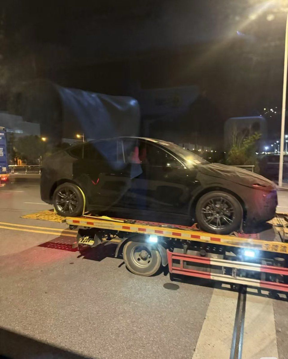 Tesla Model Y Refresh Spyshot