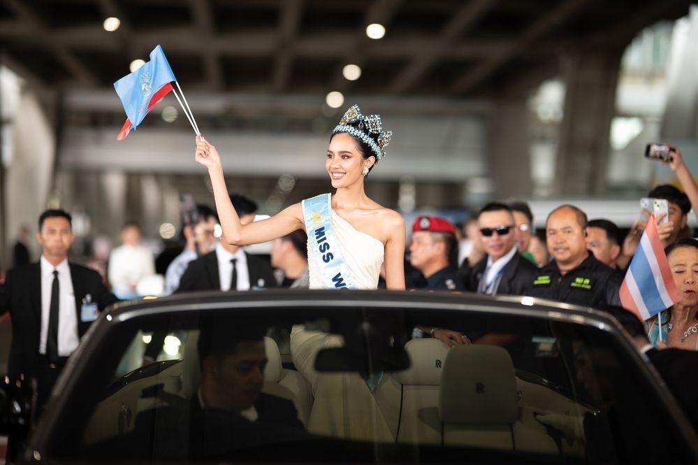 Rolls-Royce จัดทัพรถหรู นำขบวนแห่มิสเวิลด์