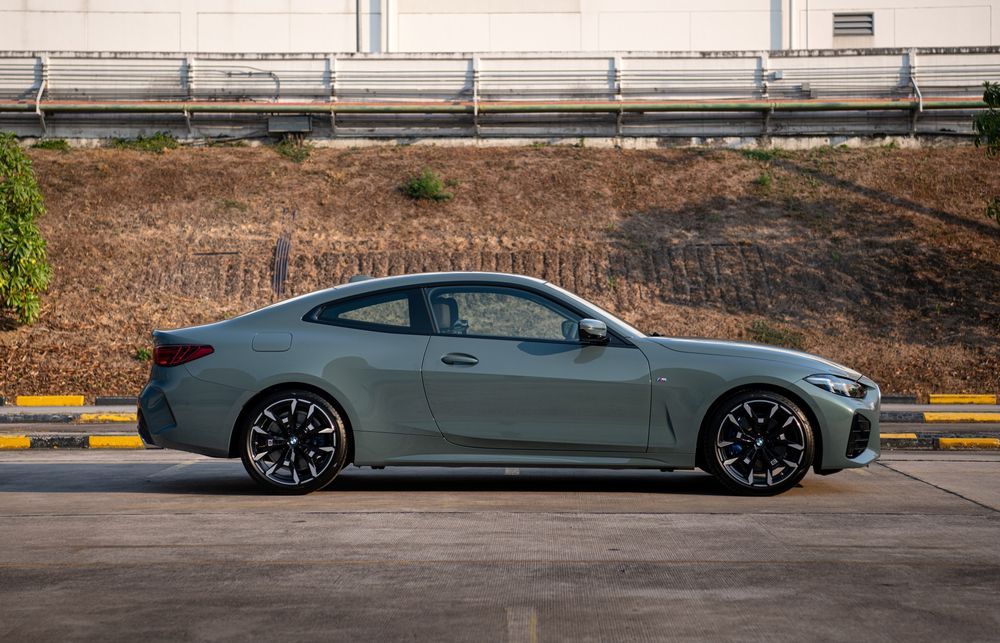 2025 BMW 430i Coupe M Sport ด้านข้าง