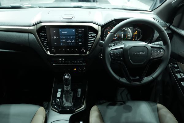 Isuzu D-Max V-Cross 2025-2026 ภายใน