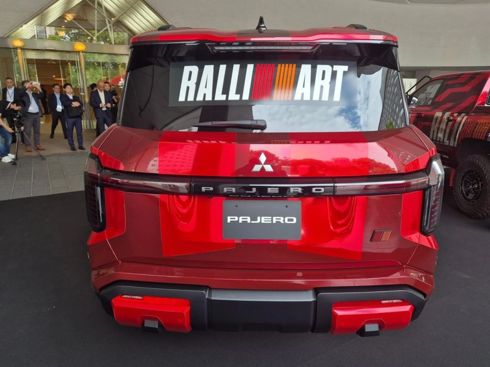 Mitsubishi Pajero Rally Concept ด้านหลัง