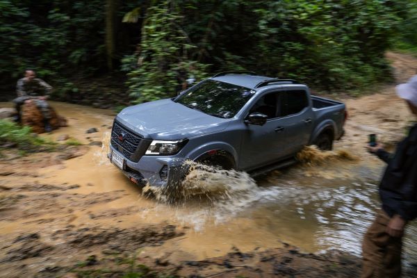 nissan navara 2024 ทน พร้อม ลุย