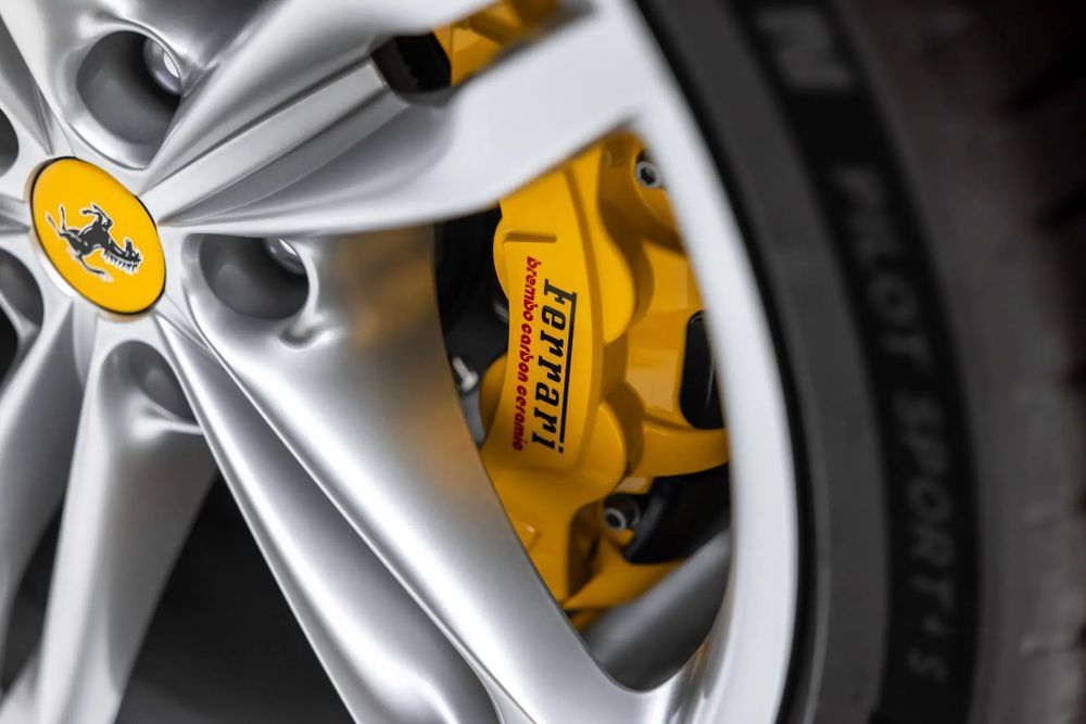 Ferrari 296 GTB ล้อแม็ก คาลิปเปอร์เบรค