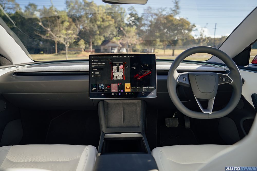 Tesla Model 3 2024 ภายใน