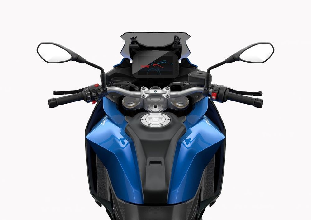 The BMW F 900 XR in Racing Blue Metallic (3)