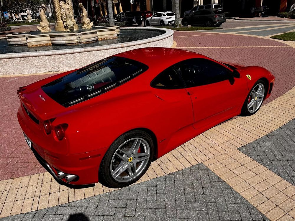 Donald Trump Ferrari F430 ภายนอก 1