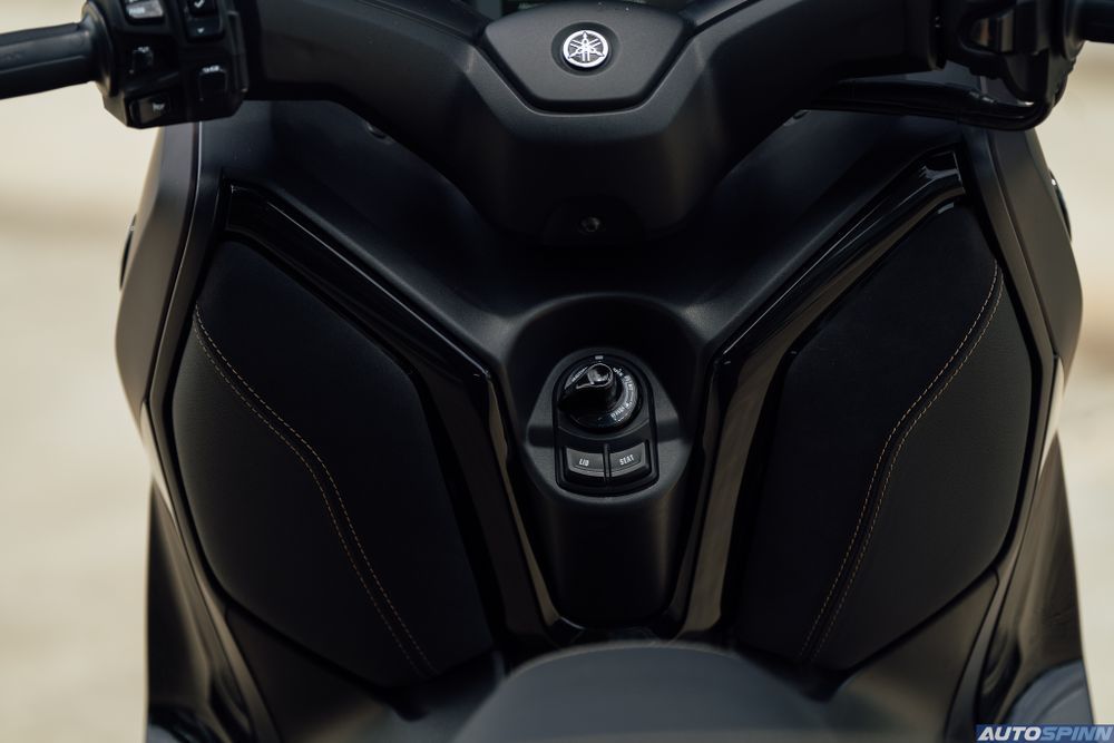 Yamaha XMAX Tech MAX Console