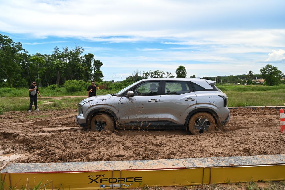 Mitsubishi XForce HEV 