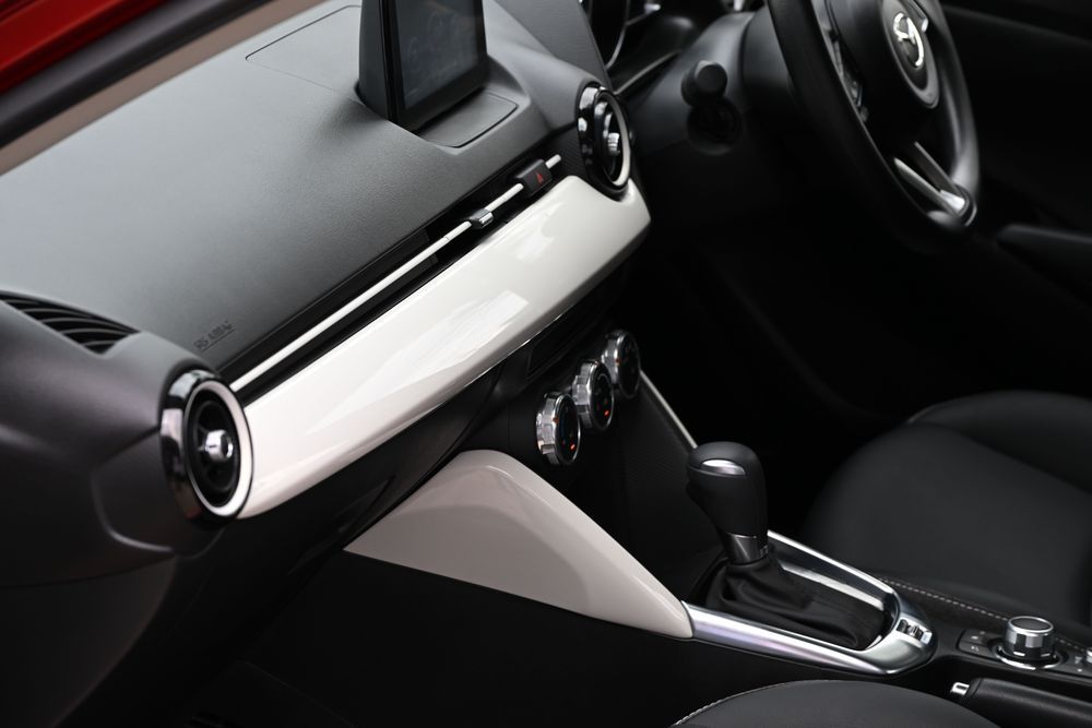 NEW MAZDA 2 ESSENTIAL ULTRA คอนโซลหน้า