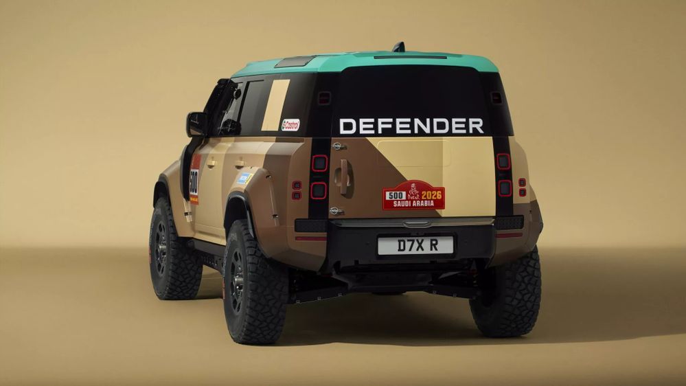 Land Rover Defender Dakar D7X-R ด้านหลัง