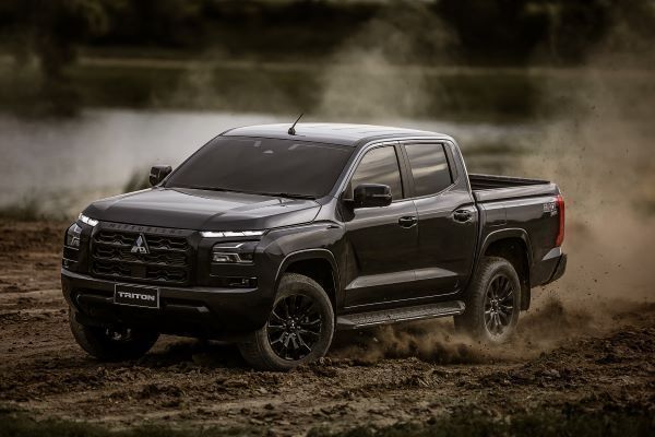 Mitsubishi Triton Black Edition 2024 คลุกฝุ่น