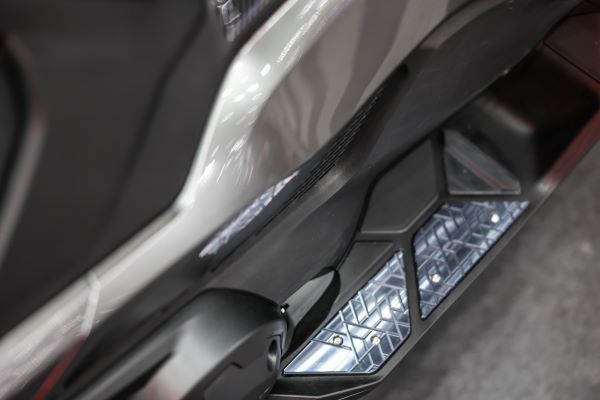 แผ่นวางเท้าอลูมิเนียม New Honda Forza750 Custom Special Edition 2025