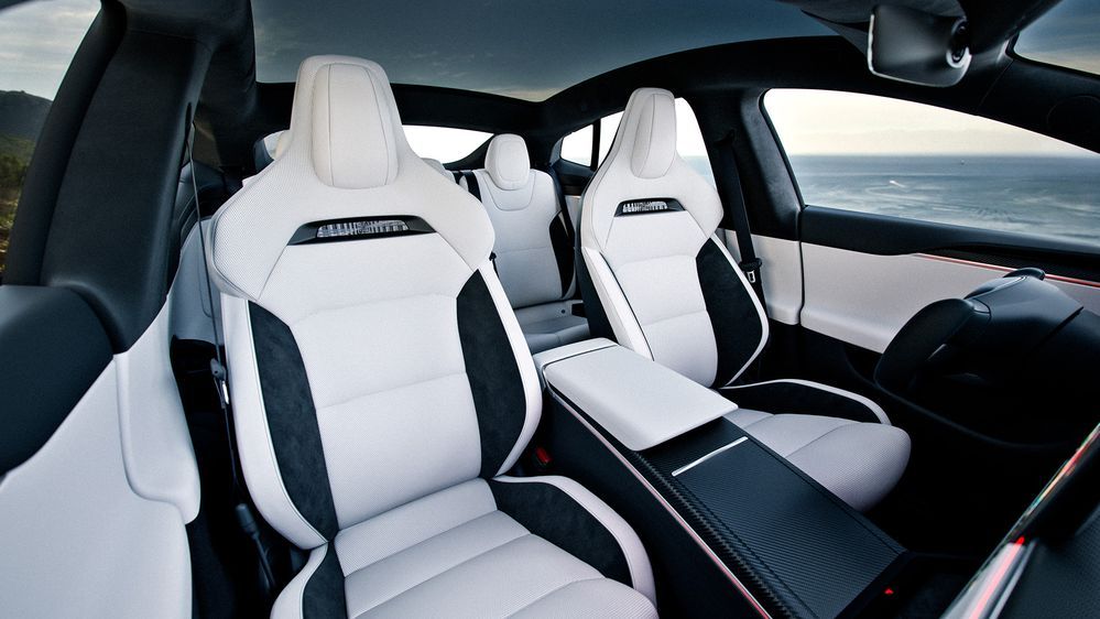 Tesla Model S 2025 Front seat