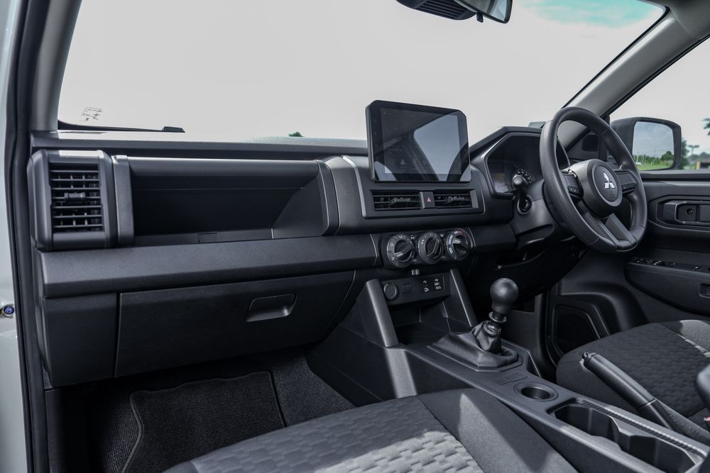 Mitsubishi TRITON STREET