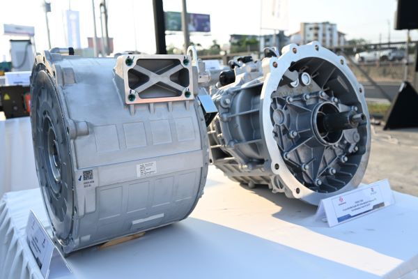 ระบบเกียร์อัตโนมัติ วรถบรรทุกหัวลากไฟฟ้า Dongfeng 2