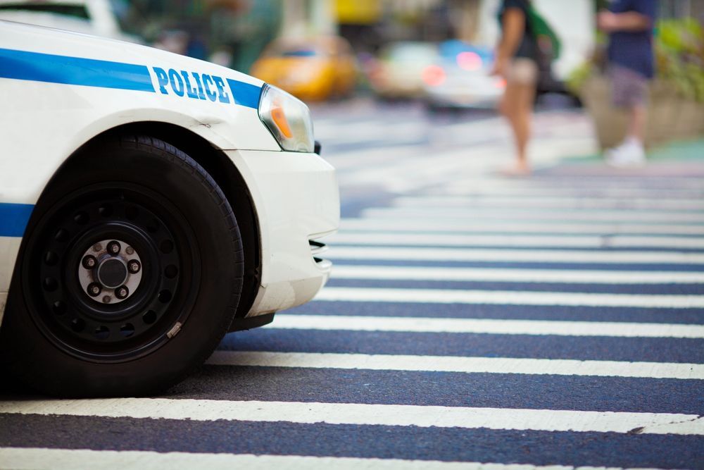 ไม่หยุดรถที่ทางม้าลายแก่คนข้ามถนน