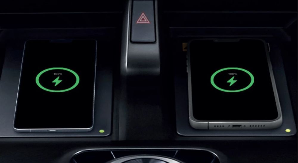 Toyota bZ4X 2025-2026 แท่นชาร์จโทรศัพท์มือถือ