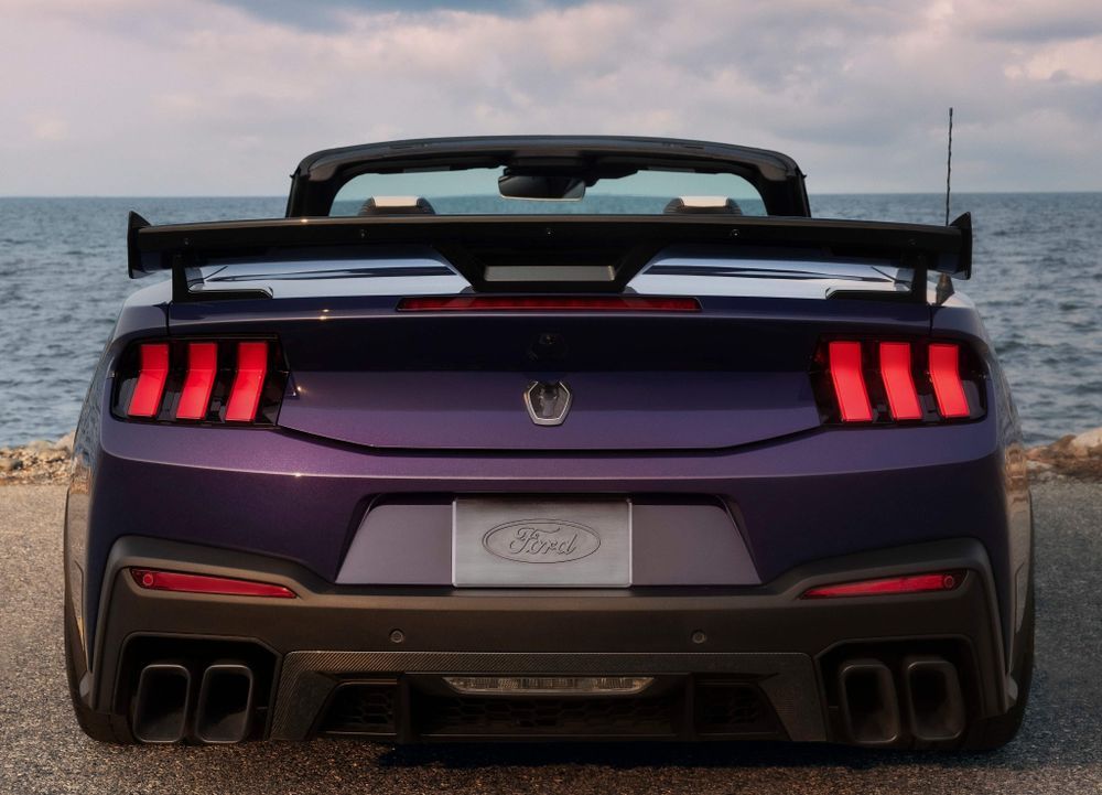 Ford Mustang Dark Horse SC Convertible ดีไซน์ด้านหลัง