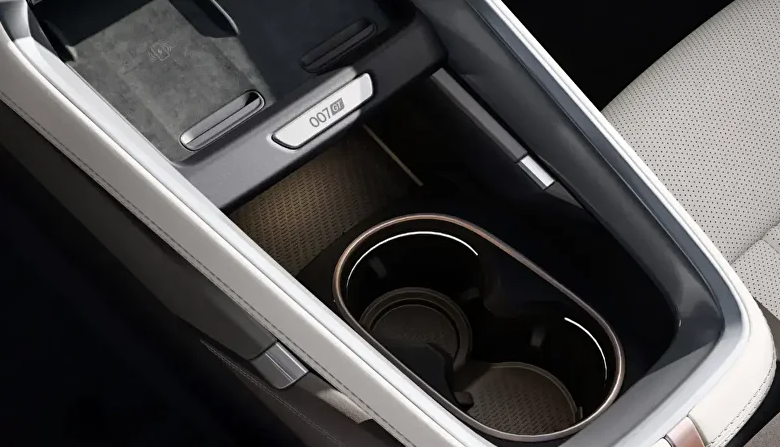 ZEEKR 007GT ช่องวางแก้ว