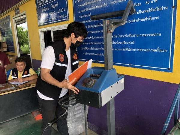 ขนส่งฯ ฟันชับ! เพิกถอนใบอนุญาต 3 ตรอ. - ยึดบัตรผู้ควบคุม 7 ราย เหตุออกใบรับรองเท็จ