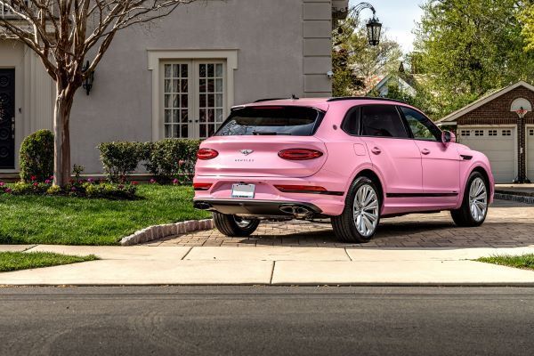 Bentayga EWB Azure เฉดสีชมพู Candy Pink สั่งทำพิเศษ