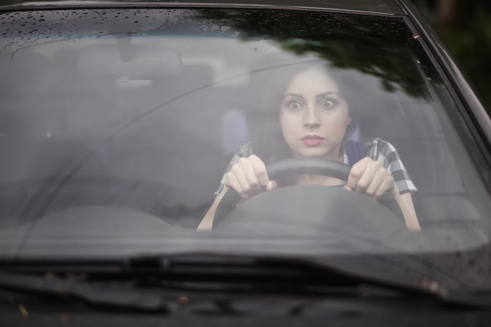 5 นิสัยแย่ๆ ที่ผู้หญิงควรเลิกเพื่อความปลอดภัยในการขับขี่ (4)