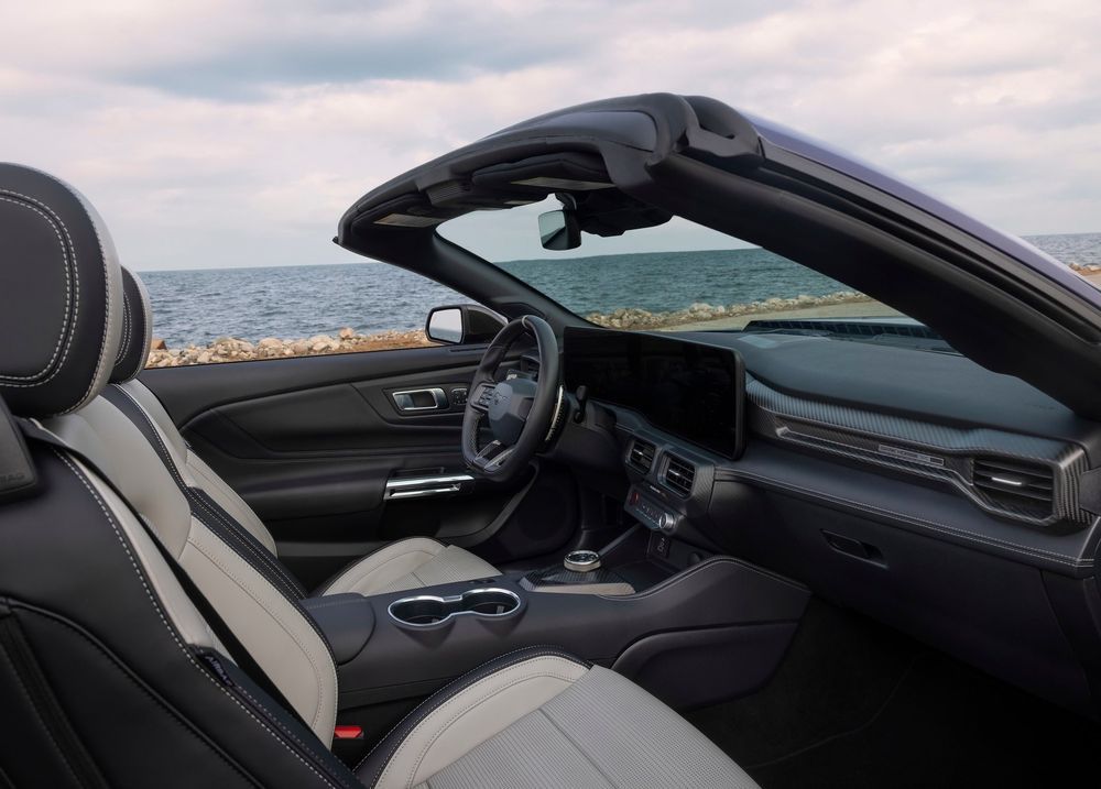 Ford Mustang Dark Horse SC Convertible เบาะโดยสาร
