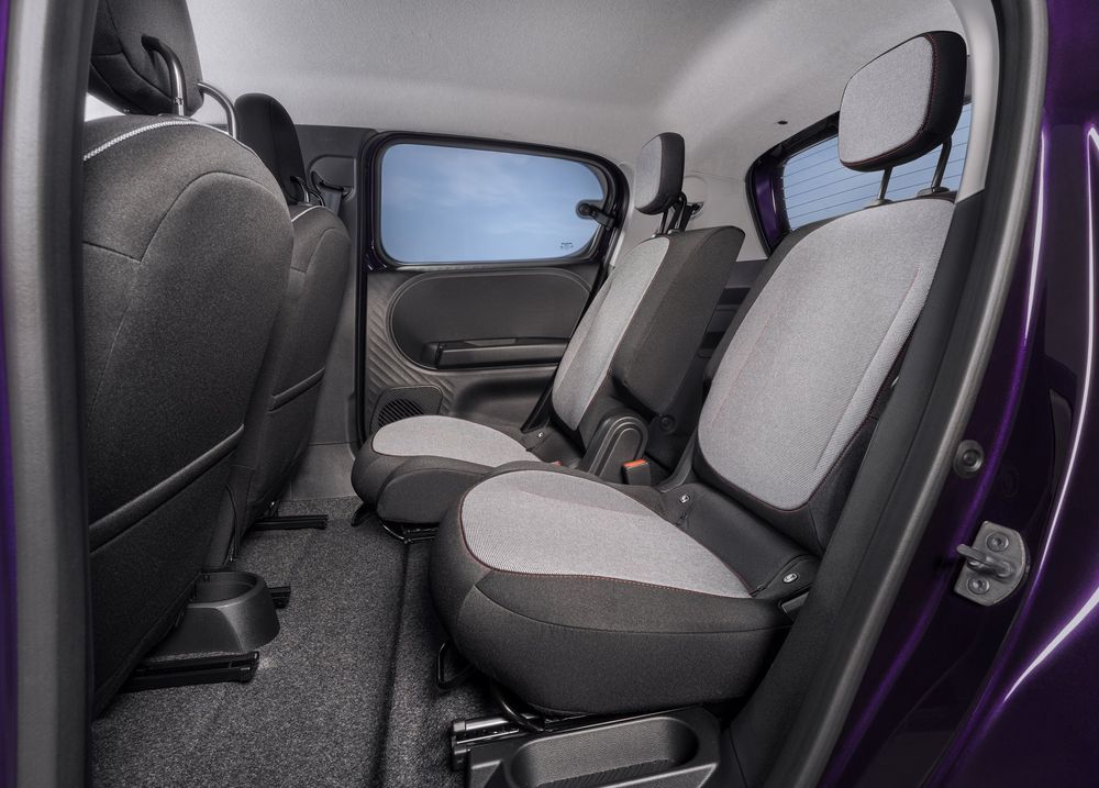 Nissan Pixo เบาะโดยสารตอนหลัง