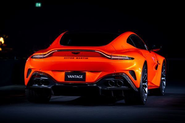 Aston Martin New Vantage 2025 ด้านท้าย