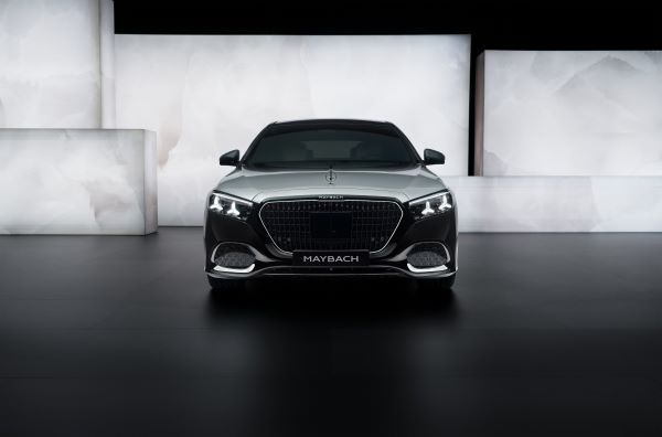 Mercedes-Maybach S 580 e Night Series ด้านหน้า