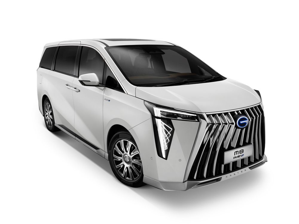 GAC M8 PHEV สีขาวด้านหน้า