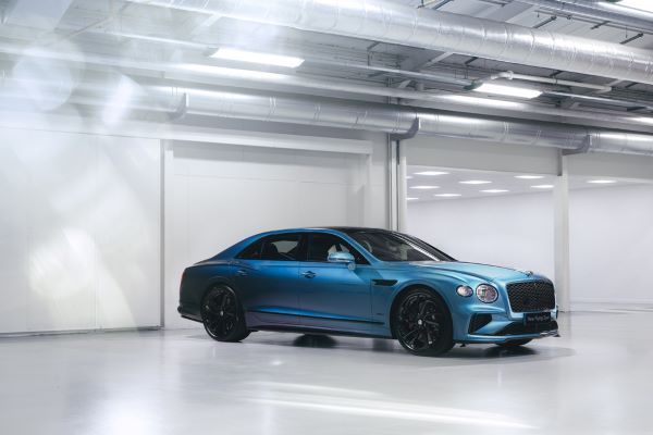 Bentley Flying Spur สีพิเศษ Ombre by Mulliner 2025