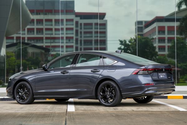 New Accord eHEV E 2025 ด้านท้าย
