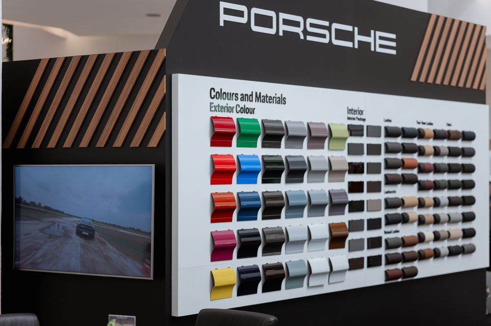 Porsche Roadshow at EMPORIUM ชาร์ทสี