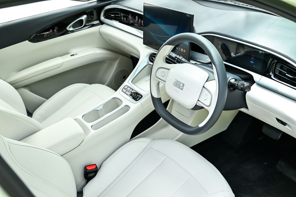 Geely EX2 ภายในขาว